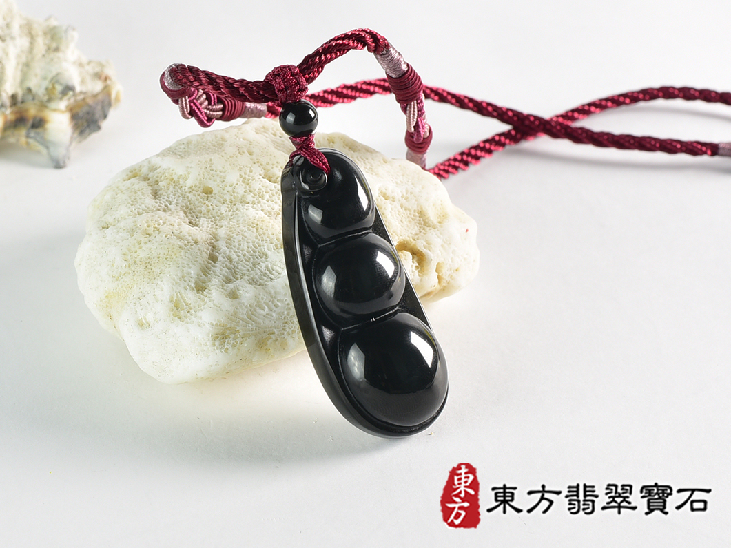 金曜石豌豆項鍊玉珮(四季平安:豌豆金曜石牌豌豆玉珮、金曜石豌豆玉墜)。金曜石豌豆,FR042。客製化訂做各種金曜石豌豆吊墜玉珮項鍊。★附東方翡翠寶石保證卡 2.jpg