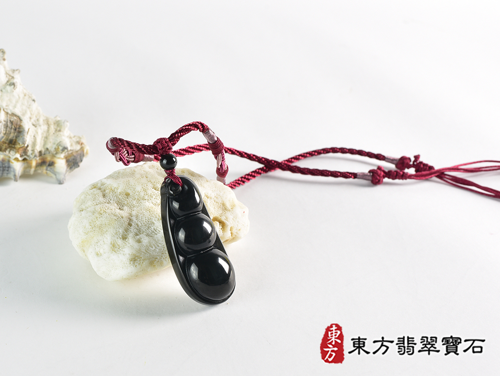金曜石豌豆項鍊玉珮(四季平安:豌豆金曜石牌豌豆玉珮、金曜石豌豆玉墜)。金曜石豌豆,FR042。客製化訂做各種金曜石豌豆吊墜玉珮項鍊。★附東方翡翠寶石保證卡 4.jpg