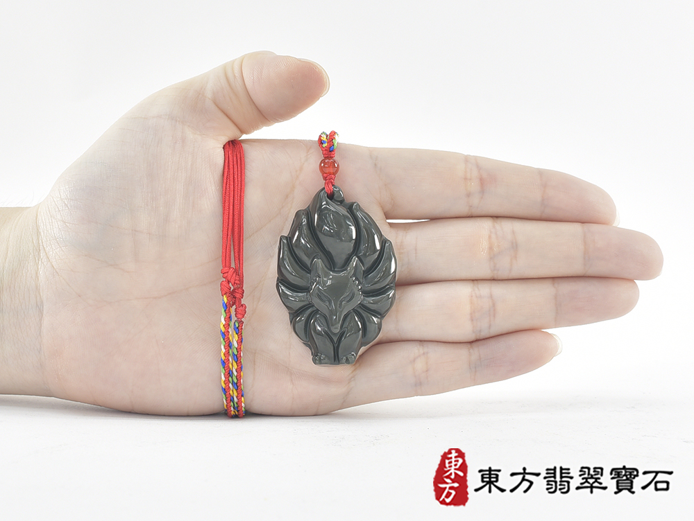 金曜石九尾狐狸項鍊玉珮(九尾狐狸、招財、人緣、桃花,狐仙:九尾狐狸牌金曜石九尾狐狸玉珮、金曜石九尾狐狸玉墜、)。金曜石九尾狐狸,FX086。客製化訂做各種金曜石狐狸吊墜玉珮項鍊。★附東方翡翠寶石保證 5.jpg