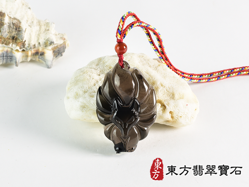 黑曜石九尾狐狸項鍊玉珮(九尾狐狸、招財、人緣、桃花,狐仙:九尾狐狸牌黑曜石九尾狐狸玉珮、黑曜石九尾狐狸玉墜、)。黑曜石九尾狐狸,FX088。客製化訂做各種黑曜石狐狸吊墜玉珮項鍊。★附東方翡翠寶石保證 0.jpg