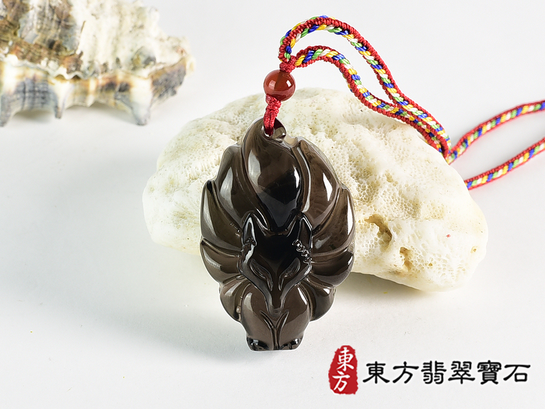 黑曜石九尾狐狸項鍊玉珮(九尾狐狸、招財、人緣、桃花,狐仙:九尾狐狸牌黑曜石九尾狐狸玉珮、黑曜石九尾狐狸玉墜、)。黑曜石九尾狐狸,FX089。客製化訂做各種黑曜石狐狸吊墜玉珮項鍊。★附東方翡翠寶石保證 0.jpg