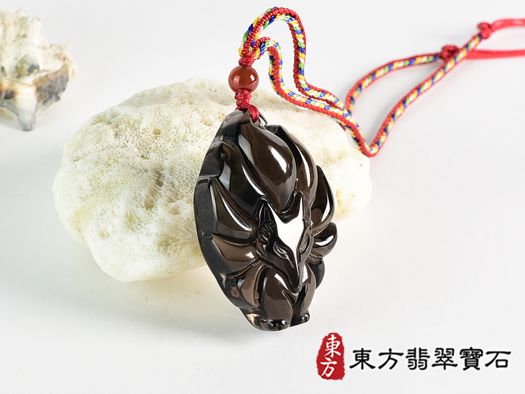 黑曜石九尾狐狸項鍊玉珮(九尾狐狸、招財、人緣、桃花,狐仙:九尾狐狸牌黑曜石九尾狐狸玉珮、黑曜石九尾狐狸玉墜、)。黑曜石九尾狐狸,FX089。客製化訂做各種黑曜石狐狸吊墜玉珮項鍊。★附東方翡翠寶石保證 2.jpg