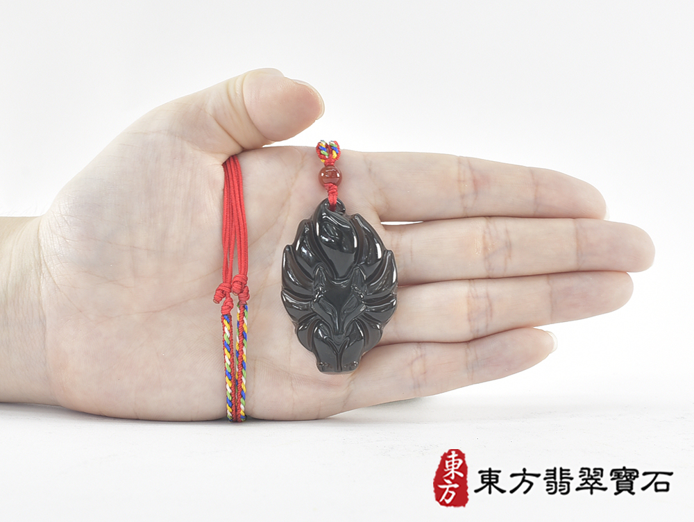 黑曜石九尾狐狸項鍊玉珮(九尾狐狸、招財、人緣、桃花,狐仙:九尾狐狸牌黑曜石九尾狐狸玉珮、黑曜石九尾狐狸玉墜、)。黑曜石九尾狐狸,FX089。客製化訂做各種黑曜石狐狸吊墜玉珮項鍊。★附東方翡翠寶石保證 5.jpg