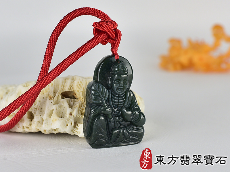 水草玉濟公項鍊玉珮(濟公:濟公牌水草玉濟公玉珮、水草玉濟公玉墜)。水草玉濟公,GG074。客製化訂做各種水草玉濟公吊墜玉珮項鍊。★附東方翡翠寶石保證卡 2.jpg