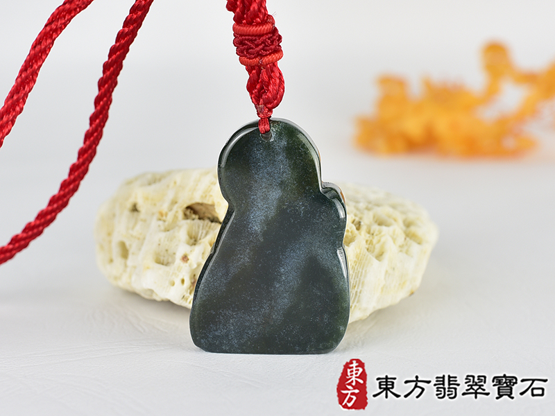水草玉濟公項鍊玉珮(濟公:濟公牌水草玉濟公玉珮、水草玉濟公玉墜)。水草玉濟公,GG077。客製化訂做各種水草玉濟公吊墜玉珮項鍊。★附東方翡翠寶石保證卡 3.jpg