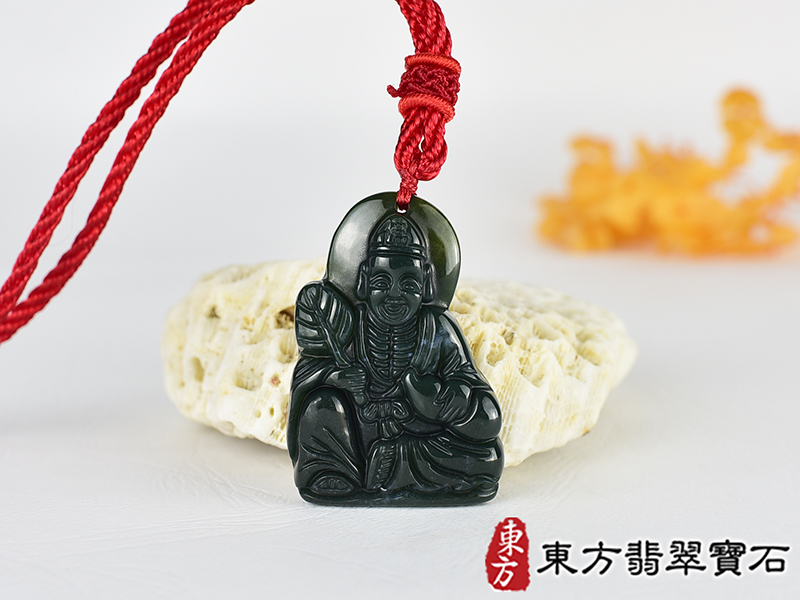 水草玉濟公項鍊玉珮(濟公:濟公牌水草玉濟公玉珮、水草玉濟公玉墜)。水草玉濟公,GG079。客製化訂做各種水草玉濟公吊墜玉珮項鍊。★附東方翡翠寶石保證卡 0.jpg