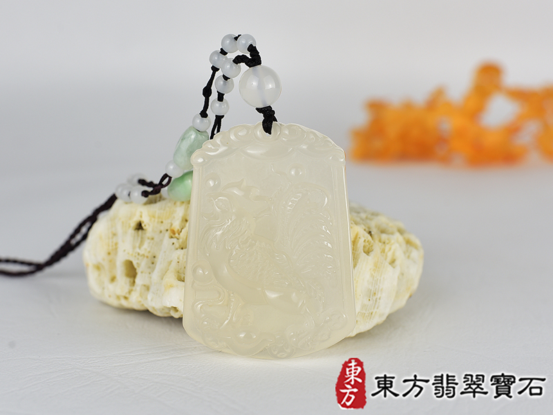 瑪瑙雞項鍊玉珮(金雞報喜、雞祥如意:雞牌瑪瑙雞玉珮、玉髓雞玉墜、雞十二生肖項鍊)。黃瑪瑙玉髓雞,GI062。客製化訂做各種瑪瑙玉髓雞吊墜玉珮項鍊。★附東方翡翠寶石保證卡 0.jpg