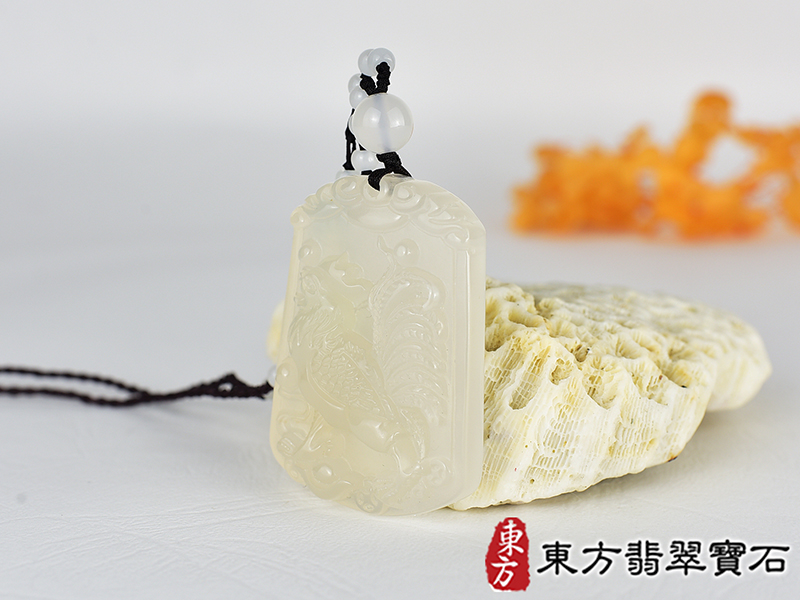 瑪瑙雞項鍊玉珮(金雞報喜、雞祥如意:雞牌瑪瑙雞玉珮、玉髓雞玉墜、雞十二生肖項鍊)。黃瑪瑙玉髓雞,GI062。客製化訂做各種瑪瑙玉髓雞吊墜玉珮項鍊。★附東方翡翠寶石保證卡 1.jpg