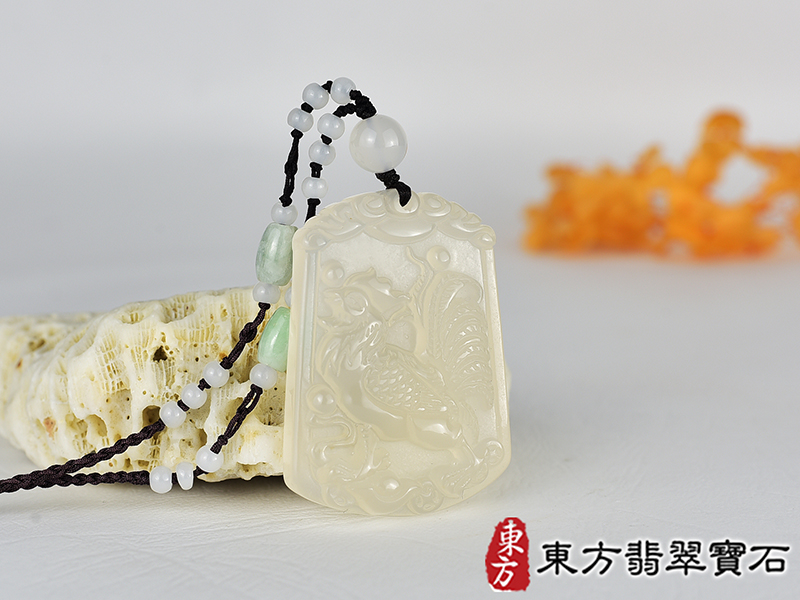 瑪瑙雞項鍊玉珮(金雞報喜、雞祥如意:雞牌瑪瑙雞玉珮、玉髓雞玉墜、雞十二生肖項鍊)。黃瑪瑙玉髓雞,GI062。客製化訂做各種瑪瑙玉髓雞吊墜玉珮項鍊。★附東方翡翠寶石保證卡 2.jpg