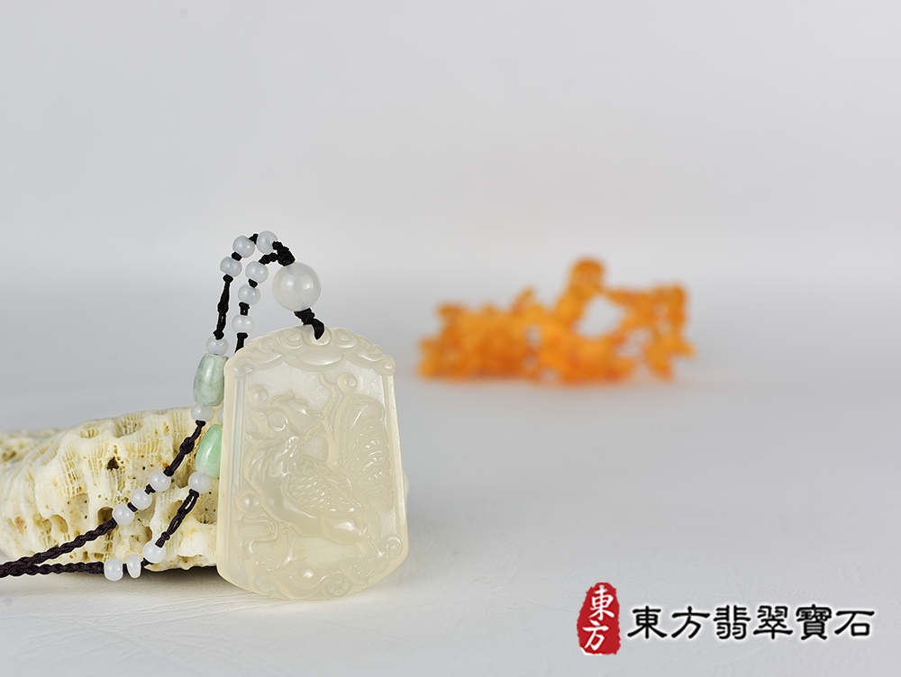 瑪瑙雞項鍊玉珮(金雞報喜、雞祥如意:雞牌瑪瑙雞玉珮、玉髓雞玉墜、雞十二生肖項鍊)。黃瑪瑙玉髓雞,GI062。客製化訂做各種瑪瑙玉髓雞吊墜玉珮項鍊。★附東方翡翠寶石保證卡 4.jpg