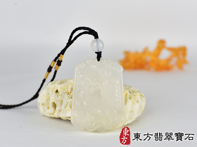 瑪瑙雞項鍊玉珮(金雞報喜、雞祥如意:雞牌瑪瑙雞玉珮、玉髓雞玉墜、雞十二生肖項鍊)。黃瑪瑙玉髓雞,GI063。客製化訂做各種瑪瑙玉髓雞吊墜玉珮項鍊。★附東方翡翠寶石保證卡 0.jpg