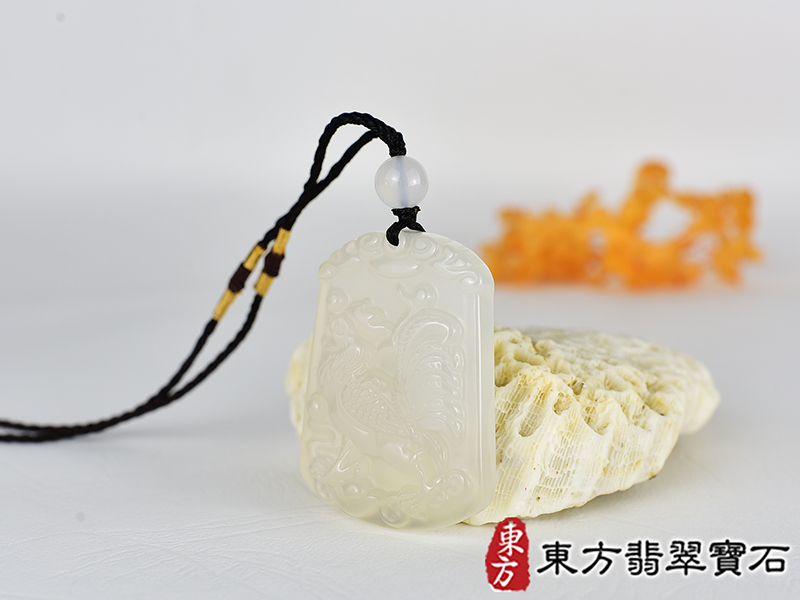 瑪瑙雞項鍊玉珮(金雞報喜、雞祥如意:雞牌瑪瑙雞玉珮、玉髓雞玉墜、雞十二生肖項鍊)。黃瑪瑙玉髓雞,GI063。客製化訂做各種瑪瑙玉髓雞吊墜玉珮項鍊。★附東方翡翠寶石保證卡 1.jpg