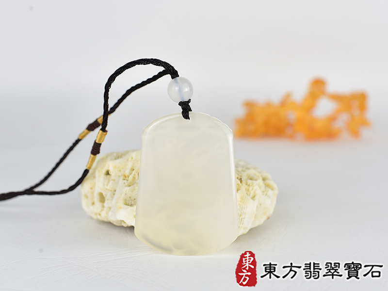 瑪瑙雞項鍊玉珮(金雞報喜、雞祥如意:雞牌瑪瑙雞玉珮、玉髓雞玉墜、雞十二生肖項鍊)。黃瑪瑙玉髓雞,GI063。客製化訂做各種瑪瑙玉髓雞吊墜玉珮項鍊。★附東方翡翠寶石保證卡 3.jpg