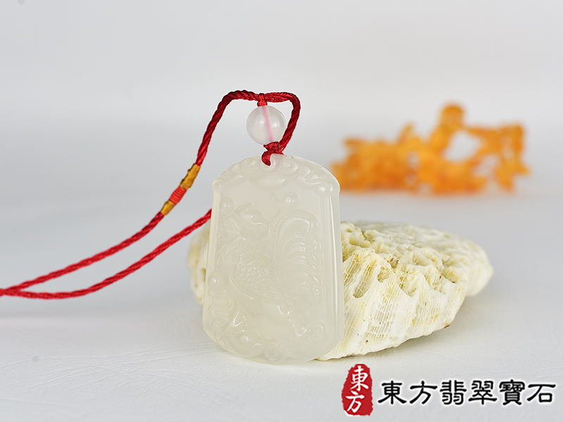 瑪瑙雞項鍊玉珮(金雞報喜、雞祥如意:雞牌瑪瑙雞玉珮、玉髓雞玉墜、雞十二生肖項鍊)。黃瑪瑙玉髓雞,GI064。客製化訂做各種瑪瑙玉髓雞吊墜玉珮項鍊。★附東方翡翠寶石保證卡 1.jpg