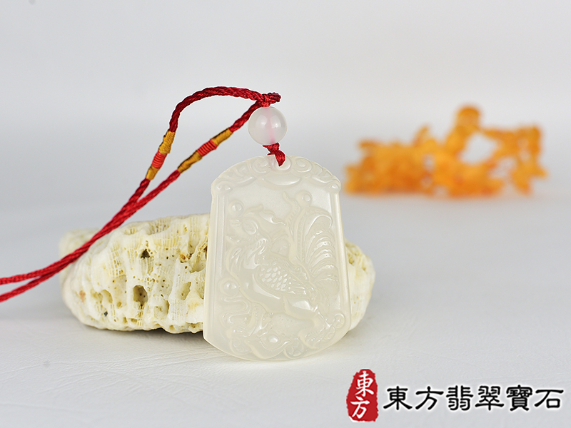 瑪瑙雞項鍊玉珮(金雞報喜、雞祥如意:雞牌瑪瑙雞玉珮、玉髓雞玉墜、雞十二生肖項鍊)。黃瑪瑙玉髓雞,GI064。客製化訂做各種瑪瑙玉髓雞吊墜玉珮項鍊。★附東方翡翠寶石保證卡 2.jpg