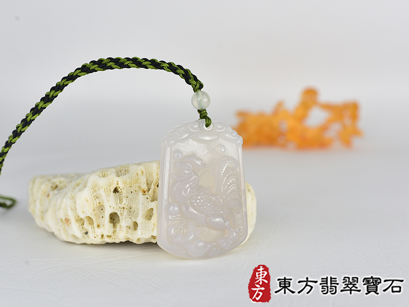 瑪瑙雞項鍊玉珮(金雞報喜、雞祥如意:雞牌瑪瑙雞玉珮、玉髓雞玉墜、雞十二生肖項鍊)。黃瑪瑙玉髓雞,GI065。客製化訂做各種瑪瑙玉髓雞吊墜玉珮項鍊。★附東方翡翠寶石保證卡 2.jpg