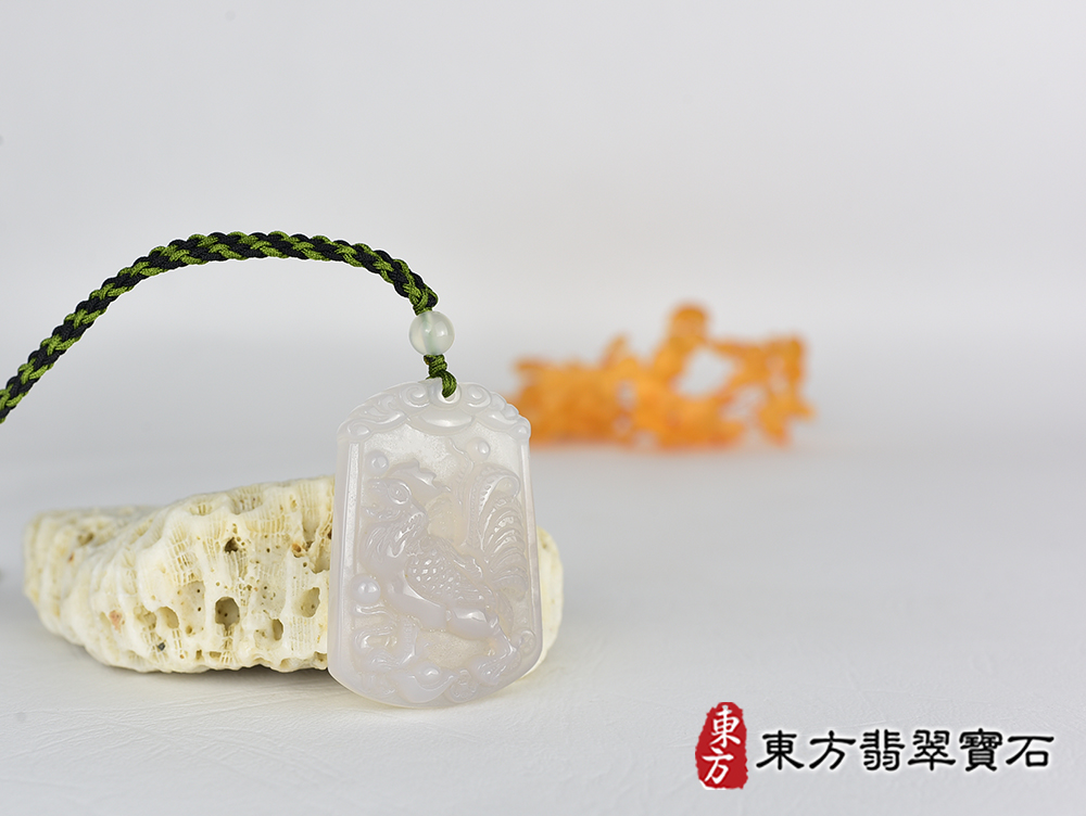 瑪瑙雞項鍊玉珮(金雞報喜、雞祥如意:雞牌瑪瑙雞玉珮、玉髓雞玉墜、雞十二生肖項鍊)。黃瑪瑙玉髓雞,GI065。客製化訂做各種瑪瑙玉髓雞吊墜玉珮項鍊。★附東方翡翠寶石保證卡 4.jpg
