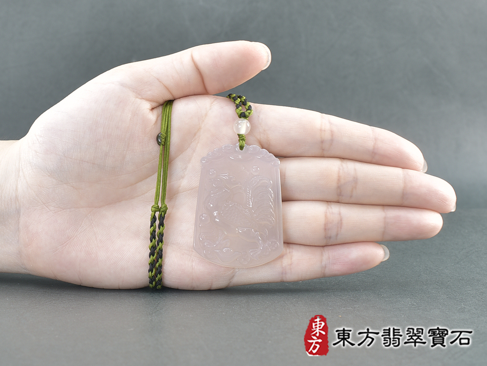 瑪瑙雞項鍊玉珮(金雞報喜、雞祥如意:雞牌瑪瑙雞玉珮、玉髓雞玉墜、雞十二生肖項鍊)。黃瑪瑙玉髓雞,GI065。客製化訂做各種瑪瑙玉髓雞吊墜玉珮項鍊。★附東方翡翠寶石保證卡 5.jpg