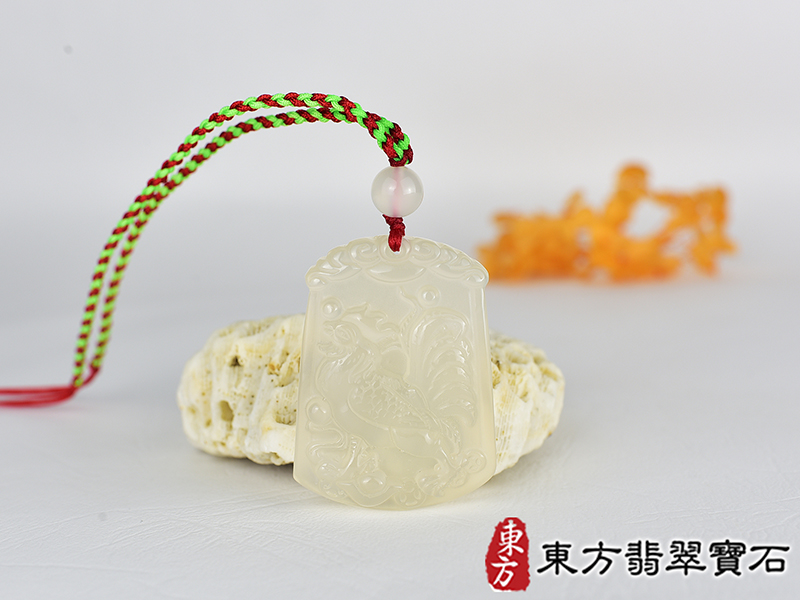 瑪瑙雞項鍊玉珮(金雞報喜、雞祥如意:雞牌瑪瑙雞玉珮、玉髓雞玉墜、雞十二生肖項鍊)。黃瑪瑙玉髓雞,GI066。客製化訂做各種瑪瑙玉髓雞吊墜玉珮項鍊。★附東方翡翠寶石保證卡 0.jpg
