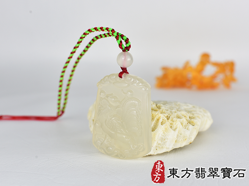 瑪瑙雞項鍊玉珮(金雞報喜、雞祥如意:雞牌瑪瑙雞玉珮、玉髓雞玉墜、雞十二生肖項鍊)。黃瑪瑙玉髓雞,GI066。客製化訂做各種瑪瑙玉髓雞吊墜玉珮項鍊。★附東方翡翠寶石保證卡 1.jpg