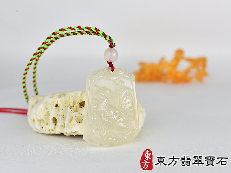 瑪瑙雞項鍊玉珮(金雞報喜、雞祥如意:雞牌瑪瑙雞玉珮、玉髓雞玉墜、雞十二生肖項鍊)。黃瑪瑙玉髓雞,GI066。客製化訂做各種瑪瑙玉髓雞吊墜玉珮項鍊。★附東方翡翠寶石保證卡 2.jpg