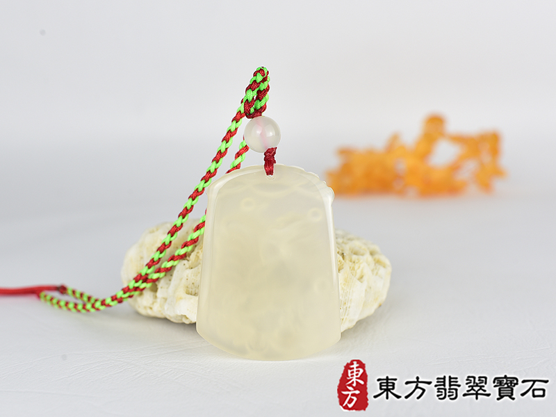 瑪瑙雞項鍊玉珮(金雞報喜、雞祥如意:雞牌瑪瑙雞玉珮、玉髓雞玉墜、雞十二生肖項鍊)。黃瑪瑙玉髓雞,GI066。客製化訂做各種瑪瑙玉髓雞吊墜玉珮項鍊。★附東方翡翠寶石保證卡 3.jpg