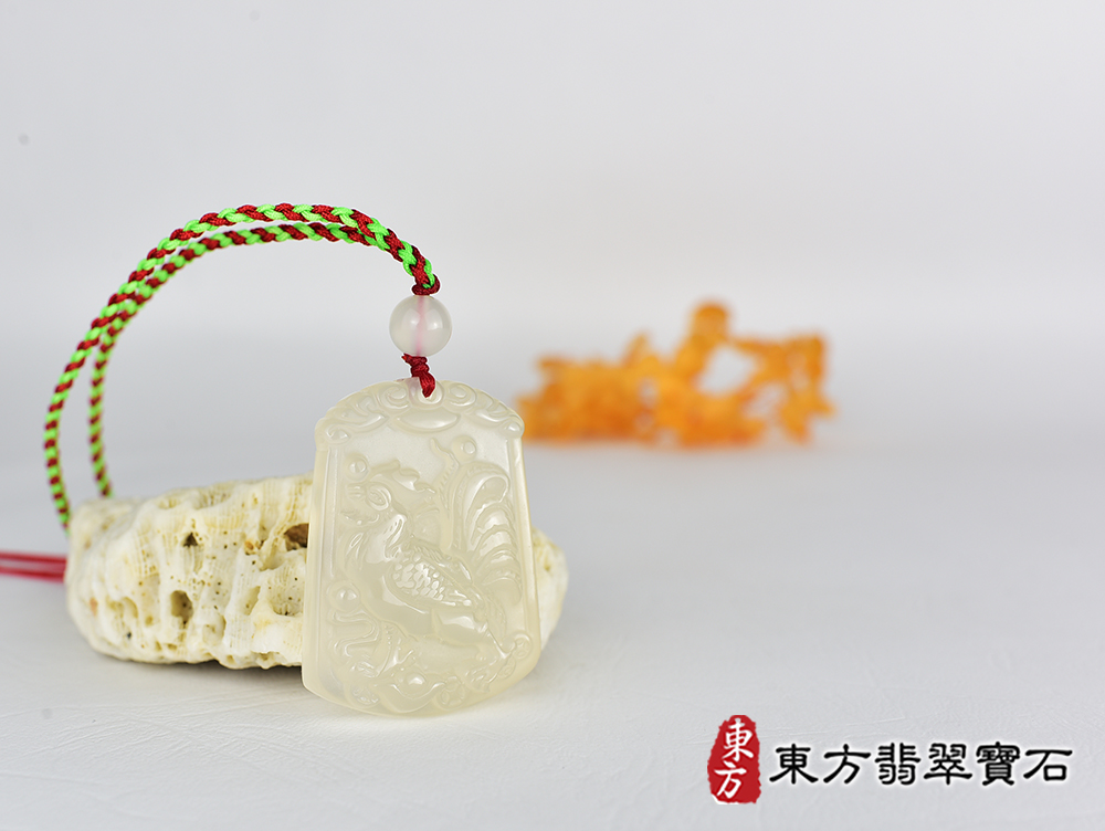 瑪瑙雞項鍊玉珮(金雞報喜、雞祥如意:雞牌瑪瑙雞玉珮、玉髓雞玉墜、雞十二生肖項鍊)。黃瑪瑙玉髓雞,GI066。客製化訂做各種瑪瑙玉髓雞吊墜玉珮項鍊。★附東方翡翠寶石保證卡 4.jpg