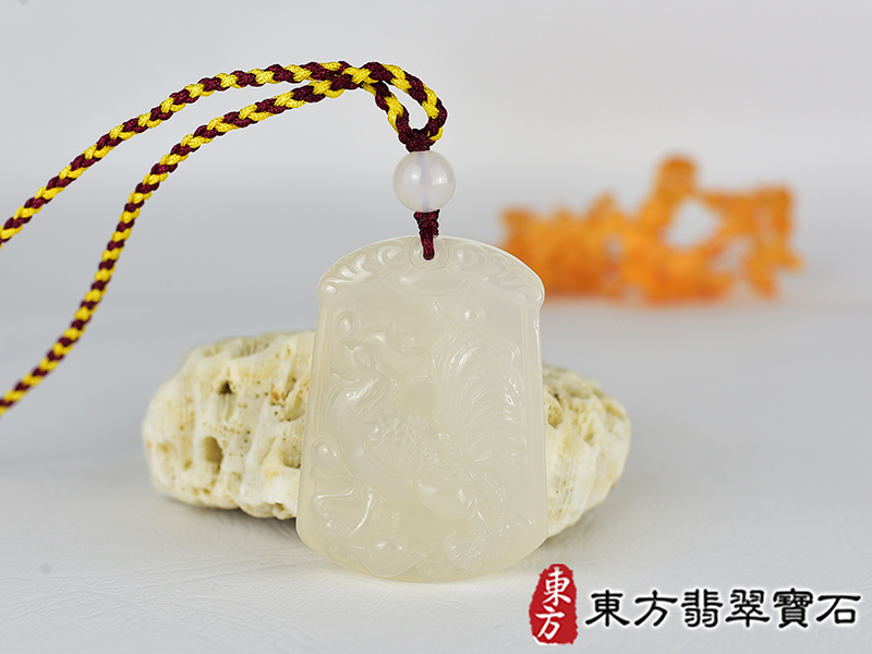 瑪瑙雞項鍊玉珮(金雞報喜、雞祥如意:雞牌瑪瑙雞玉珮、玉髓雞玉墜、雞十二生肖項鍊)。黃瑪瑙玉髓雞,GI067。客製化訂做各種瑪瑙玉髓雞吊墜玉珮項鍊。★附東方翡翠寶石保證卡 0.jpg