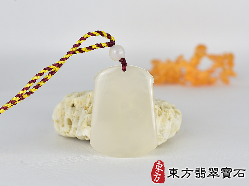 瑪瑙雞項鍊玉珮(金雞報喜、雞祥如意:雞牌瑪瑙雞玉珮、玉髓雞玉墜、雞十二生肖項鍊)。黃瑪瑙玉髓雞,GI067。客製化訂做各種瑪瑙玉髓雞吊墜玉珮項鍊。★附東方翡翠寶石保證卡 3.jpg