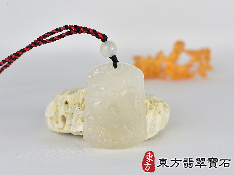 瑪瑙雞項鍊玉珮(金雞報喜、雞祥如意:雞牌瑪瑙雞玉珮、玉髓雞玉墜、雞十二生肖項鍊)。黃瑪瑙玉髓雞,GI068。客製化訂做各種瑪瑙玉髓雞吊墜玉珮項鍊。★附東方翡翠寶石保證卡 0.jpg