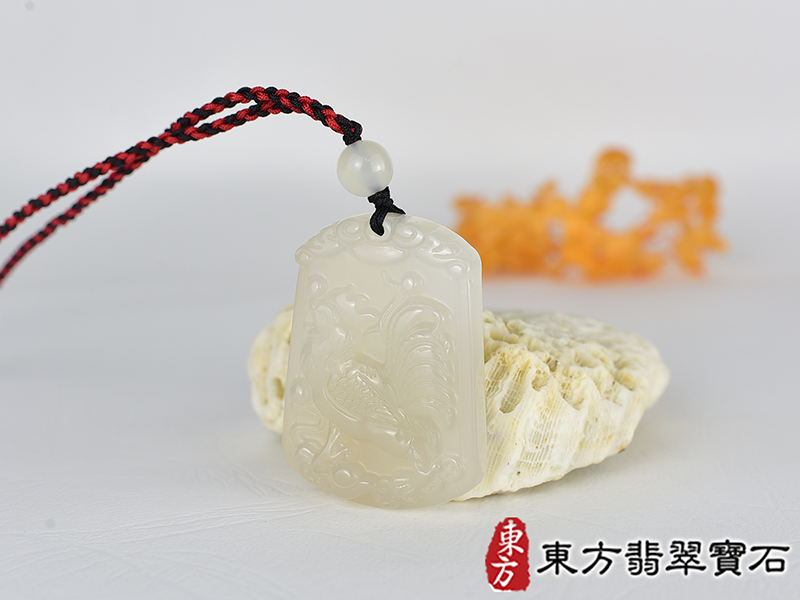 瑪瑙雞項鍊玉珮(金雞報喜、雞祥如意:雞牌瑪瑙雞玉珮、玉髓雞玉墜、雞十二生肖項鍊)。黃瑪瑙玉髓雞,GI068。客製化訂做各種瑪瑙玉髓雞吊墜玉珮項鍊。★附東方翡翠寶石保證卡 1.jpg