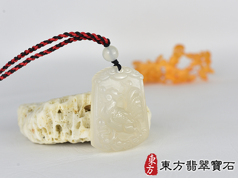 瑪瑙雞項鍊玉珮(金雞報喜、雞祥如意:雞牌瑪瑙雞玉珮、玉髓雞玉墜、雞十二生肖項鍊)。黃瑪瑙玉髓雞,GI068。客製化訂做各種瑪瑙玉髓雞吊墜玉珮項鍊。★附東方翡翠寶石保證卡 2.jpg