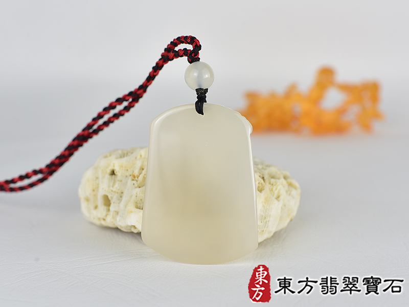 瑪瑙雞項鍊玉珮(金雞報喜、雞祥如意:雞牌瑪瑙雞玉珮、玉髓雞玉墜、雞十二生肖項鍊)。黃瑪瑙玉髓雞,GI068。客製化訂做各種瑪瑙玉髓雞吊墜玉珮項鍊。★附東方翡翠寶石保證卡 3.jpg