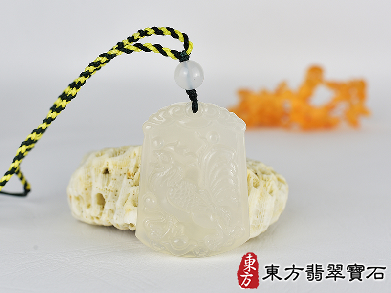 瑪瑙雞項鍊玉珮(金雞報喜、雞祥如意:雞牌瑪瑙雞玉珮、玉髓雞玉墜、雞十二生肖項鍊)。黃瑪瑙玉髓雞,GI069。客製化訂做各種瑪瑙玉髓雞吊墜玉珮項鍊。★附東方翡翠寶石保證卡 0.jpg