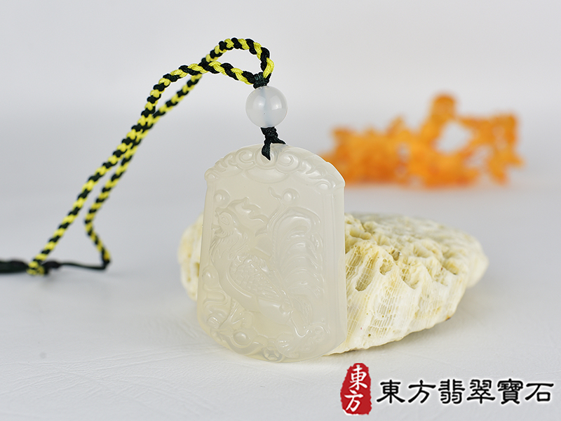 瑪瑙雞項鍊玉珮(金雞報喜、雞祥如意:雞牌瑪瑙雞玉珮、玉髓雞玉墜、雞十二生肖項鍊)。黃瑪瑙玉髓雞,GI069。客製化訂做各種瑪瑙玉髓雞吊墜玉珮項鍊。★附東方翡翠寶石保證卡 1.jpg