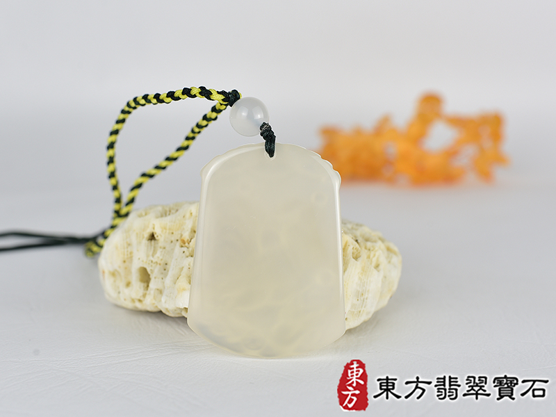 瑪瑙雞項鍊玉珮(金雞報喜、雞祥如意:雞牌瑪瑙雞玉珮、玉髓雞玉墜、雞十二生肖項鍊)。黃瑪瑙玉髓雞,GI069。客製化訂做各種瑪瑙玉髓雞吊墜玉珮項鍊。★附東方翡翠寶石保證卡 3.jpg