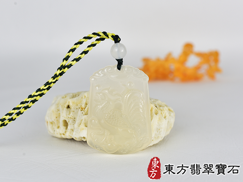 瑪瑙雞項鍊玉珮(金雞報喜、雞祥如意:雞牌瑪瑙雞玉珮、玉髓雞玉墜、雞十二生肖項鍊)。黃瑪瑙玉髓雞,GI070。客製化訂做各種瑪瑙玉髓雞吊墜玉珮項鍊。★附東方翡翠寶石保證卡 0.jpg