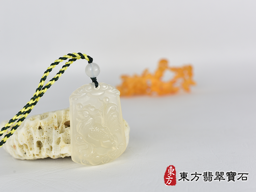 瑪瑙雞項鍊玉珮(金雞報喜、雞祥如意:雞牌瑪瑙雞玉珮、玉髓雞玉墜、雞十二生肖項鍊)。黃瑪瑙玉髓雞,GI070。客製化訂做各種瑪瑙玉髓雞吊墜玉珮項鍊。★附東方翡翠寶石保證卡 4.jpg