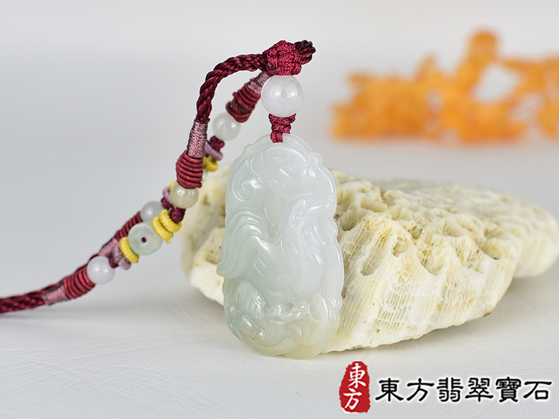 翡翠雞項鍊玉珮(金雞報喜:雞牌A貨翡翠雞玉珮、緬甸玉雞玉墜、雞十二生肖項鍊)。黃色豆種雞,GI071。客製化訂做各種翡翠雞吊墜玉珮項鍊。★附A貨翡翠雙證書 1.jpg