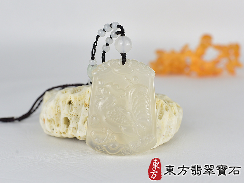 瑪瑙雞項鍊玉珮(金雞報喜、雞祥如意:雞牌瑪瑙雞玉珮、玉髓雞玉墜、雞十二生肖項鍊)。黃瑪瑙玉髓雞,GI072。客製化訂做各種瑪瑙玉髓雞吊墜玉珮項鍊。★附東方翡翠寶石保證卡 0.jpg