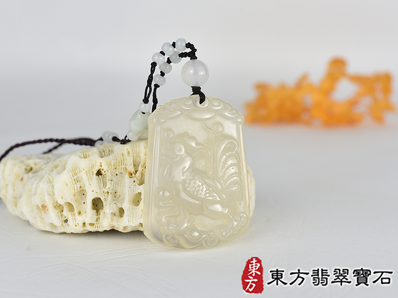 瑪瑙雞項鍊玉珮(金雞報喜、雞祥如意:雞牌瑪瑙雞玉珮、玉髓雞玉墜、雞十二生肖項鍊)。黃瑪瑙玉髓雞,GI072。客製化訂做各種瑪瑙玉髓雞吊墜玉珮項鍊。★附東方翡翠寶石保證卡 2.jpg