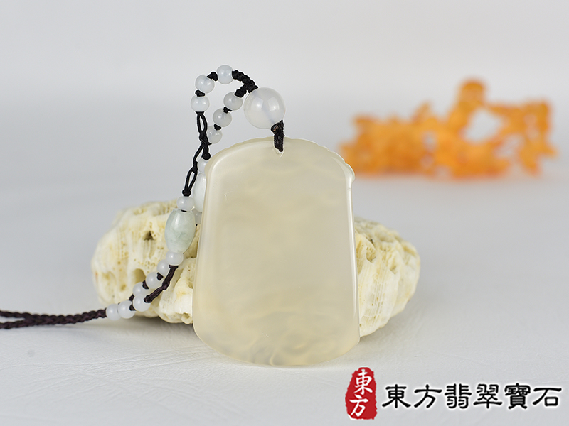 瑪瑙雞項鍊玉珮(金雞報喜、雞祥如意:雞牌瑪瑙雞玉珮、玉髓雞玉墜、雞十二生肖項鍊)。黃瑪瑙玉髓雞,GI072。客製化訂做各種瑪瑙玉髓雞吊墜玉珮項鍊。★附東方翡翠寶石保證卡 3.jpg