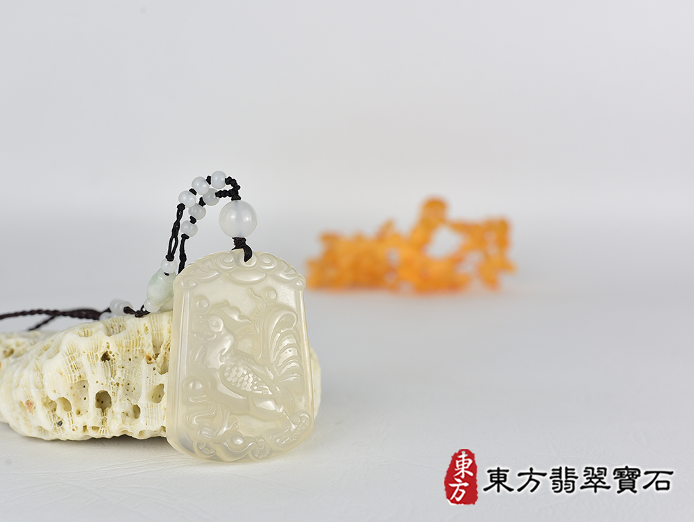 瑪瑙雞項鍊玉珮(金雞報喜、雞祥如意:雞牌瑪瑙雞玉珮、玉髓雞玉墜、雞十二生肖項鍊)。黃瑪瑙玉髓雞,GI072。客製化訂做各種瑪瑙玉髓雞吊墜玉珮項鍊。★附東方翡翠寶石保證卡 4.jpg