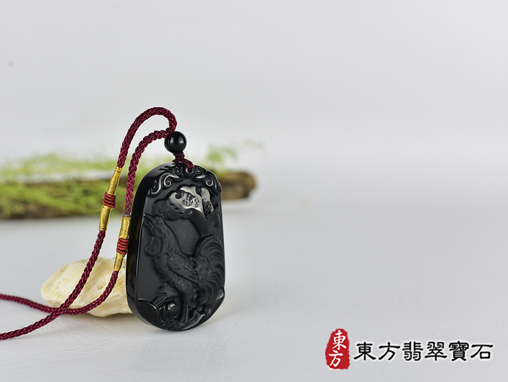黑曜石雞項鍊玉珮(金雞報喜:雞牌黑曜石雞玉珮、黑曜石雞玉墜、雞十二生肖項鍊)。黑曜石雞,GI073。客製化訂做各種黑曜石雞吊墜玉珮項鍊。★附A貨翡翠雙證書 4.jpg