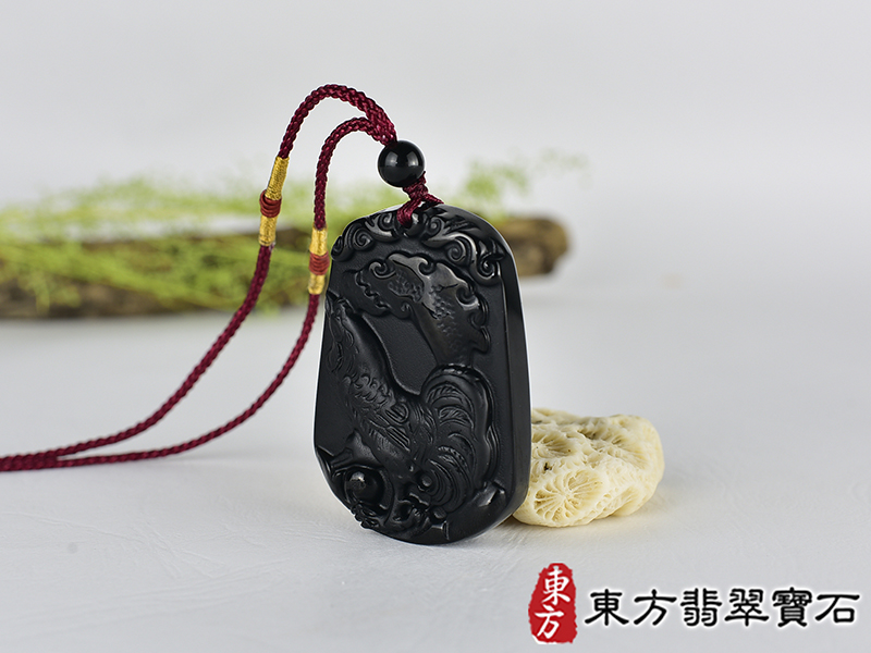 黑曜石雞項鍊玉珮(金雞報喜:雞牌黑曜石雞玉珮、黑曜石雞玉墜、雞十二生肖項鍊)。黑曜石雞,GI074。客製化訂做各種黑曜石雞吊墜玉珮項鍊。★附A貨翡翠雙證書 1.jpg