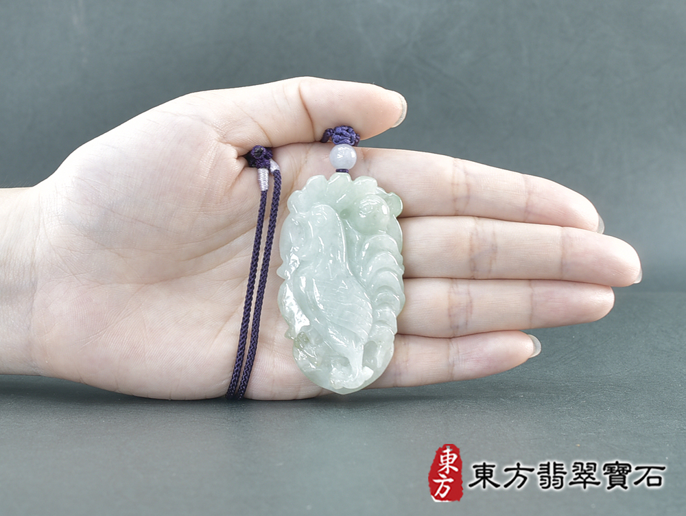 翡翠雞項鍊玉珮(金雞報喜:雞牌A貨翡翠雞玉珮、緬甸玉雞玉墜、雞十二生肖項鍊)。雞,GI076。客製化訂做各種翡翠雞吊墜玉珮項鍊。★附A貨翡翠雙證書 5.jpg