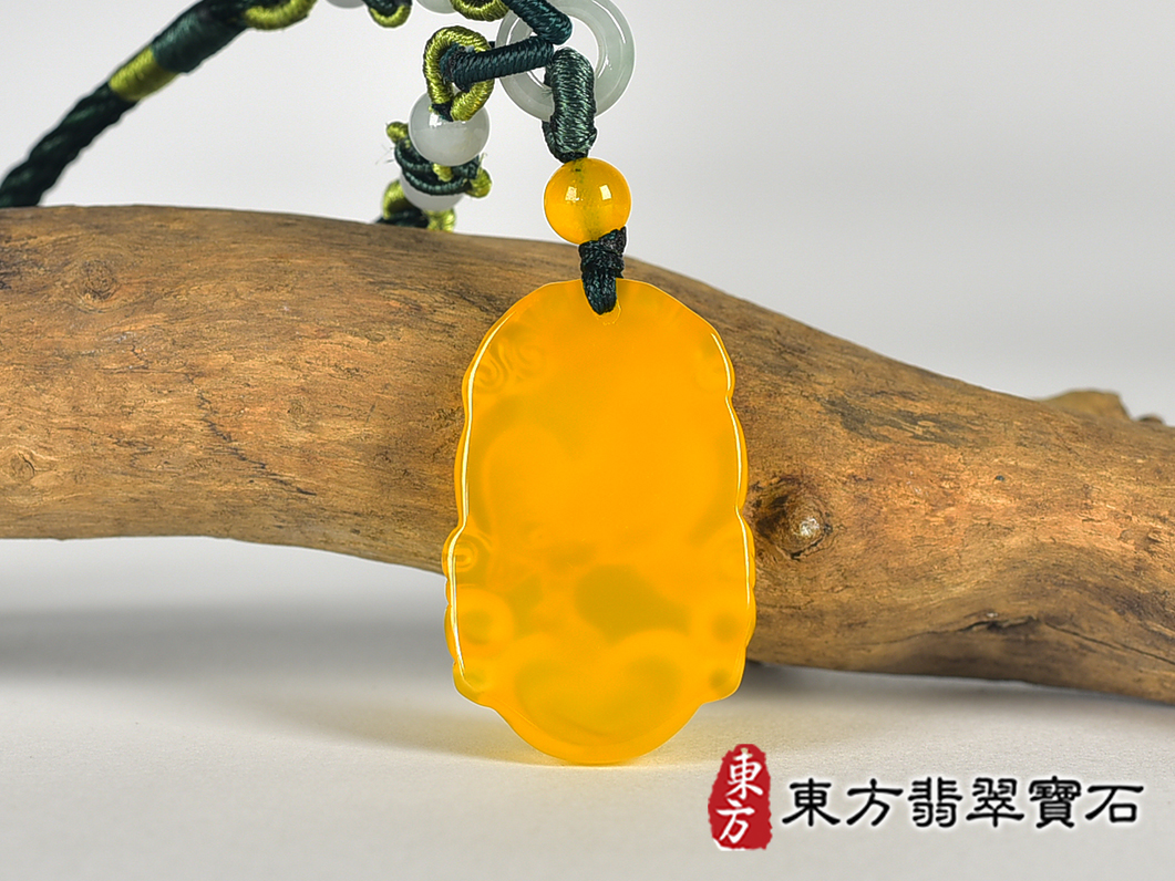 瑪瑙雞項鍊玉珮(金雞報喜、雞祥如意:雞牌瑪瑙雞玉珮、玉髓雞玉墜、雞十二生肖項鍊)。黃瑪瑙玉髓雞,GI078。客製化訂做各種瑪瑙玉髓雞吊墜玉珮項鍊。★附東方翡翠寶石保證卡 3.jpg