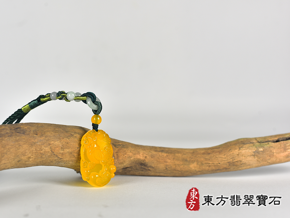 瑪瑙雞項鍊玉珮(金雞報喜、雞祥如意:雞牌瑪瑙雞玉珮、玉髓雞玉墜、雞十二生肖項鍊)。黃瑪瑙玉髓雞,GI078。客製化訂做各種瑪瑙玉髓雞吊墜玉珮項鍊。★附東方翡翠寶石保證卡 4.jpg