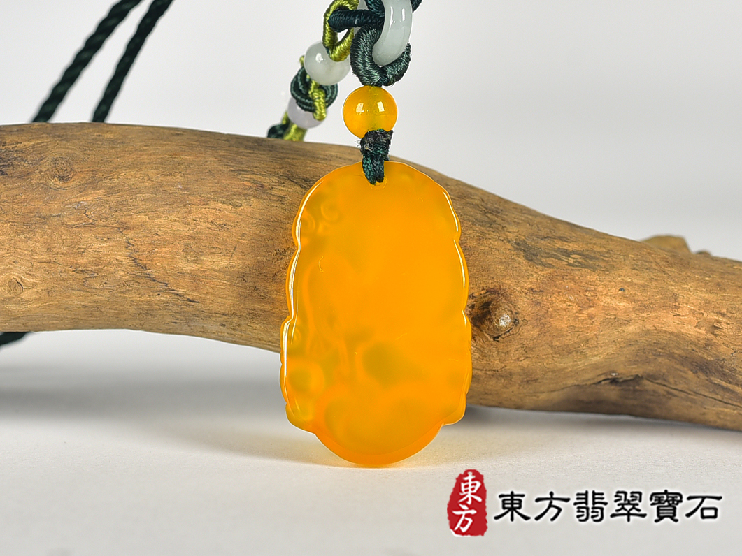 瑪瑙雞項鍊玉珮(金雞報喜、雞祥如意:雞牌瑪瑙雞玉珮、玉髓雞玉墜、雞十二生肖項鍊)。黃瑪瑙玉髓雞,GI079。客製化訂做各種瑪瑙玉髓雞吊墜玉珮項鍊。★附東方翡翠寶石保證卡 3.jpg