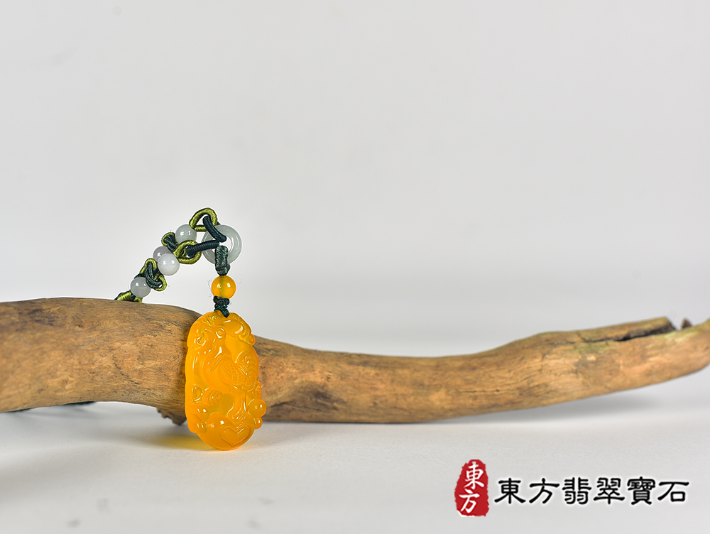 瑪瑙雞項鍊玉珮(金雞報喜、雞祥如意:雞牌瑪瑙雞玉珮、玉髓雞玉墜、雞十二生肖項鍊)。黃瑪瑙玉髓雞,GI079。客製化訂做各種瑪瑙玉髓雞吊墜玉珮項鍊。★附東方翡翠寶石保證卡 4.jpg